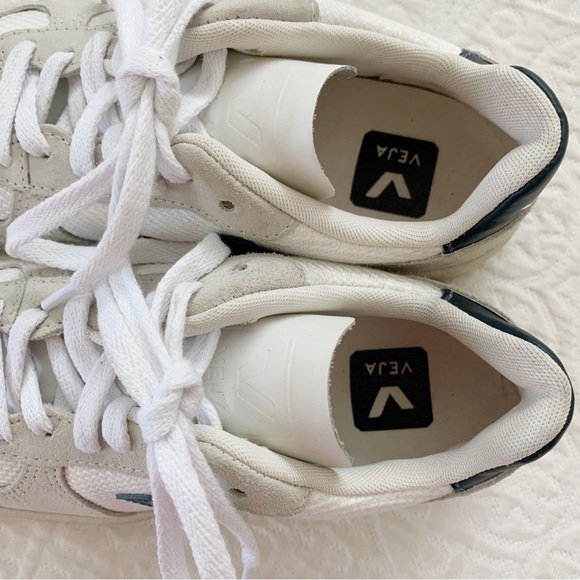 Veja Women's V-10‎ B-Mesh Sneakers - Picture 5 of 11